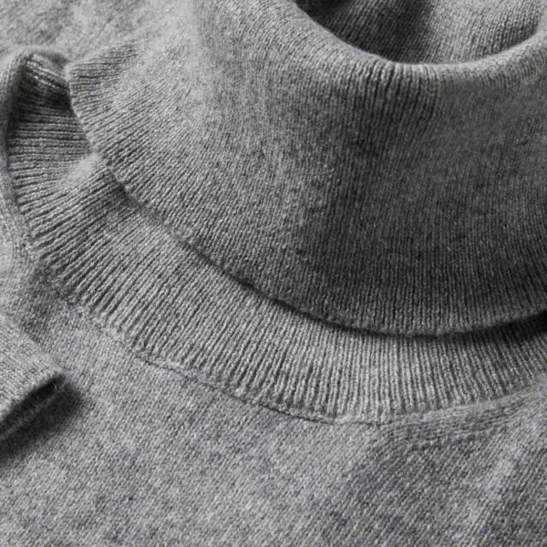 LUXE CASHMERE TURTLENECK SWEATER